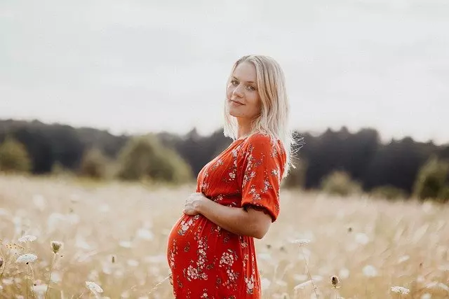 Prenatal Yoga Training – Finding the Right Online Provider